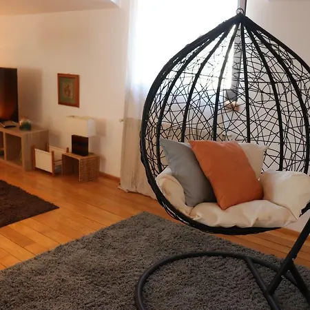 Iris Apartment *