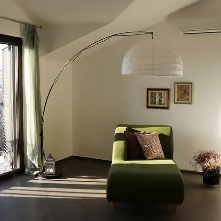 Iris Apartment *